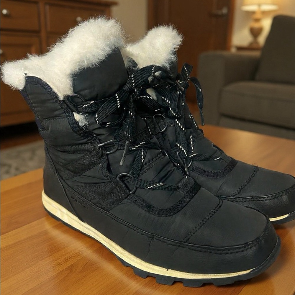 Sorel Black Winter Boots with White Fur Lining
